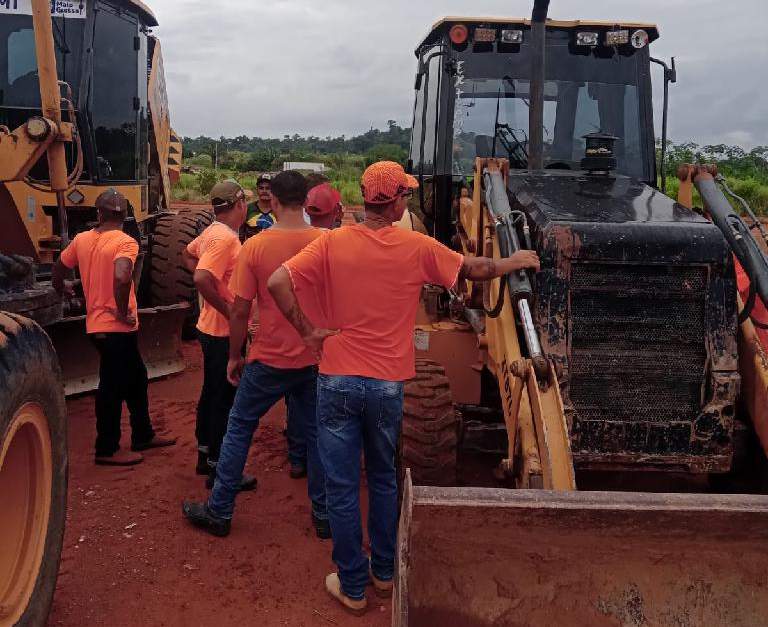 Reeducandos da Cadeia Pública de Colniza concluem cursos de operadores de trator agrícola e retroescavadeira
