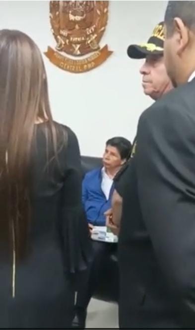 Urgente - Pedro Castillo é preso na sede da Prefeitura de Lima após tentativa de golpe de Estado