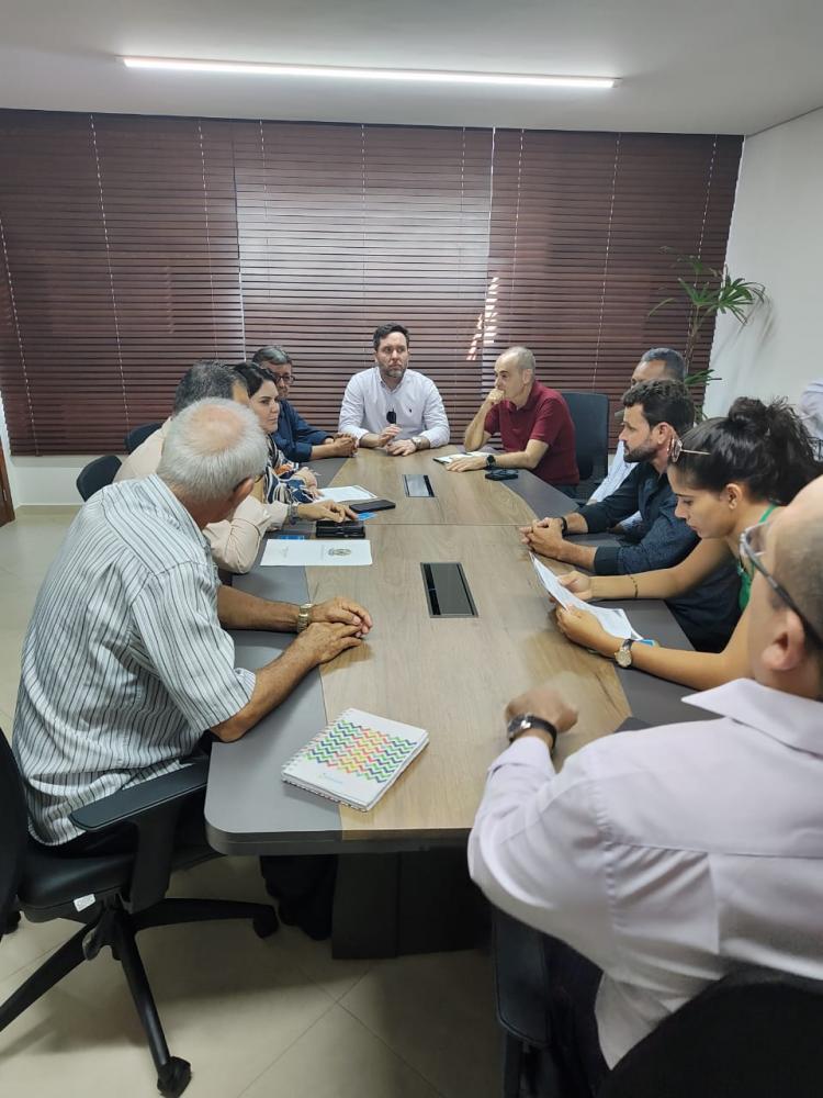 Deputada Federal Coronel Fernanda acompanha ex vereador Walzinho de Colniza em reunião na ENERGISA em Cuiabá